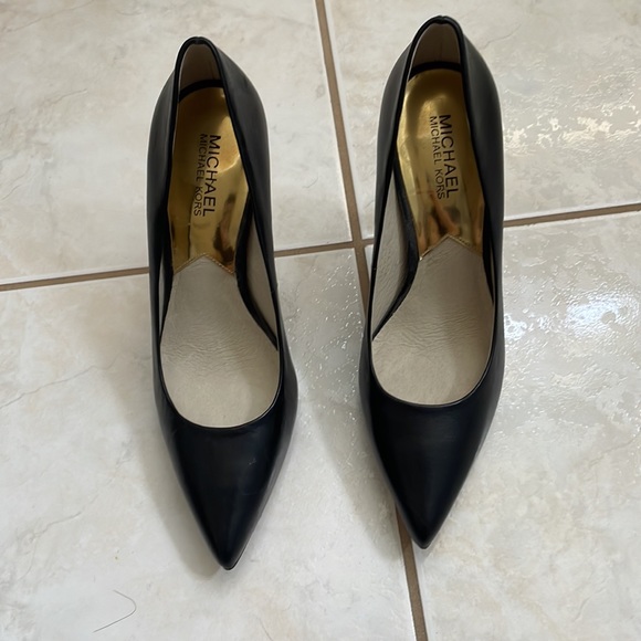 Michael Kors Black Pointed toe Pumps - Picture 2 of 9